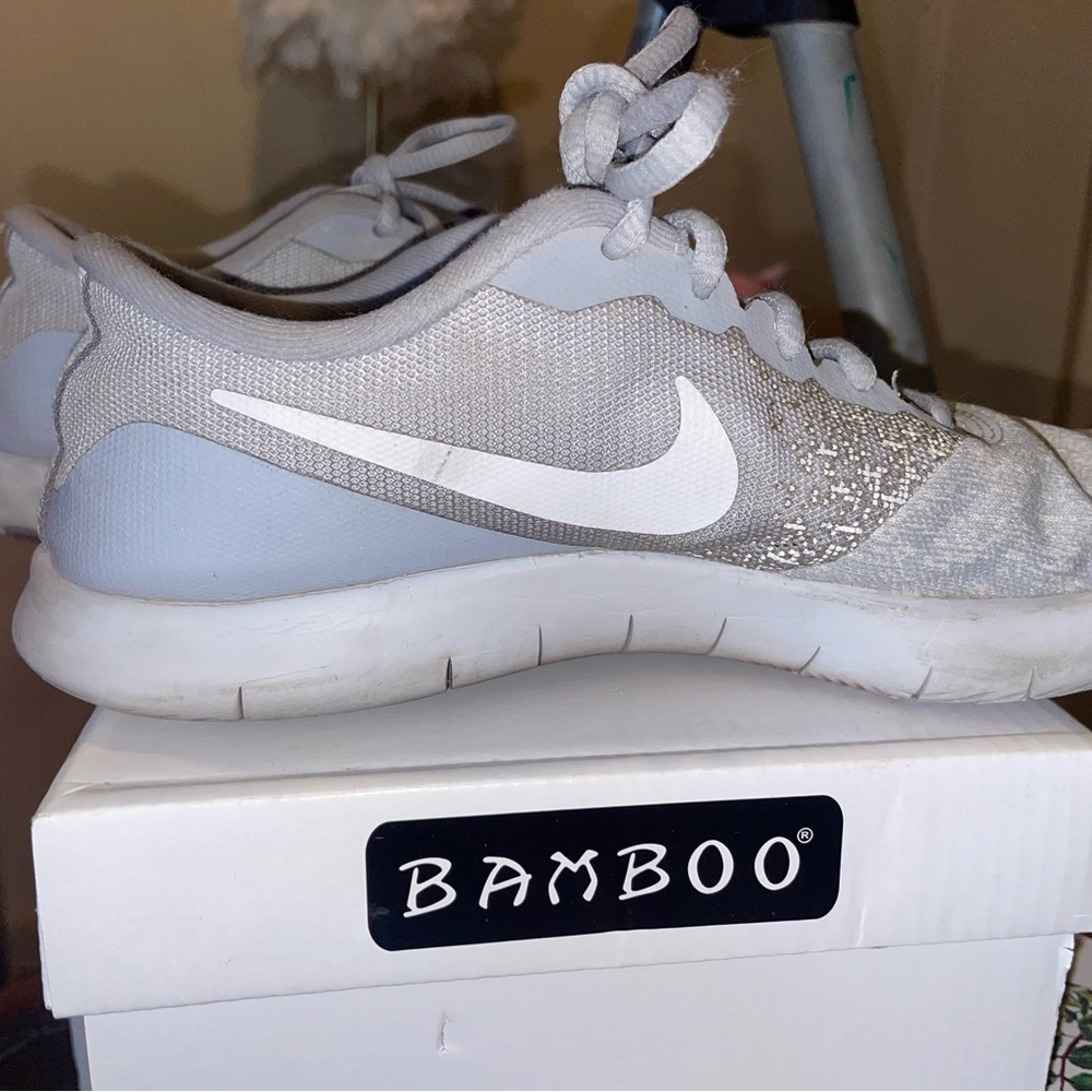 NIKE RUNNING SHOES - Picture 2 of 2